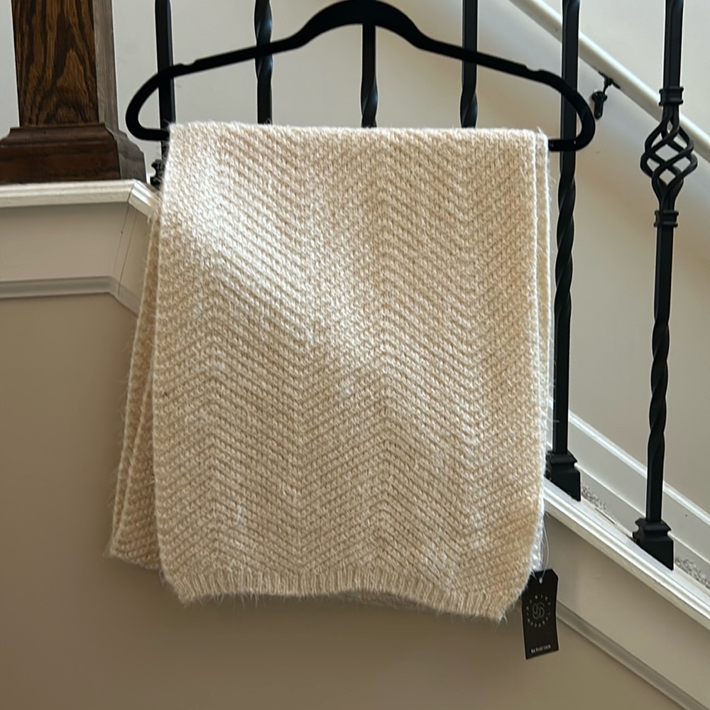JANICE APPAREL WINTER SCARF